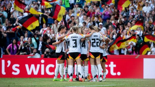 记者：西海岸外援戴维森返回巴西接受鼻梁手术，恢复期3个月